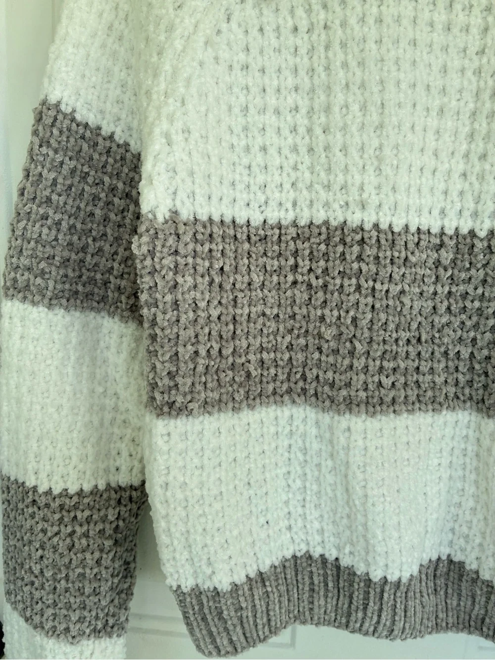 Poof Apparel Women’s Chenille Mock Neck Cropped Sweater Size Medium